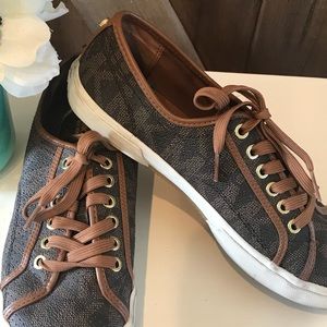 Michael Kors Signature Logo